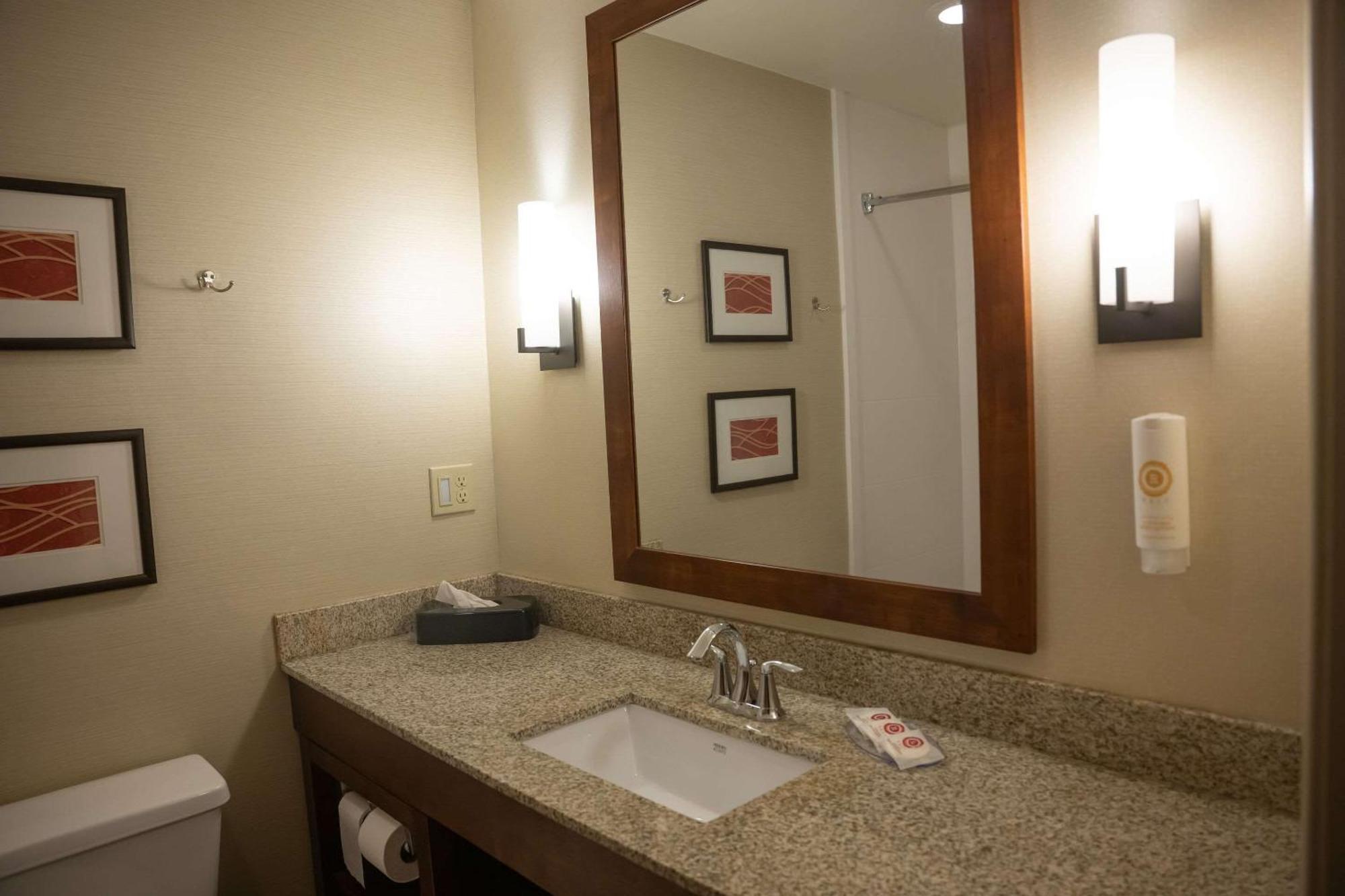 Comfort Inn&Suites Erie Kearsarge Extérieur photo