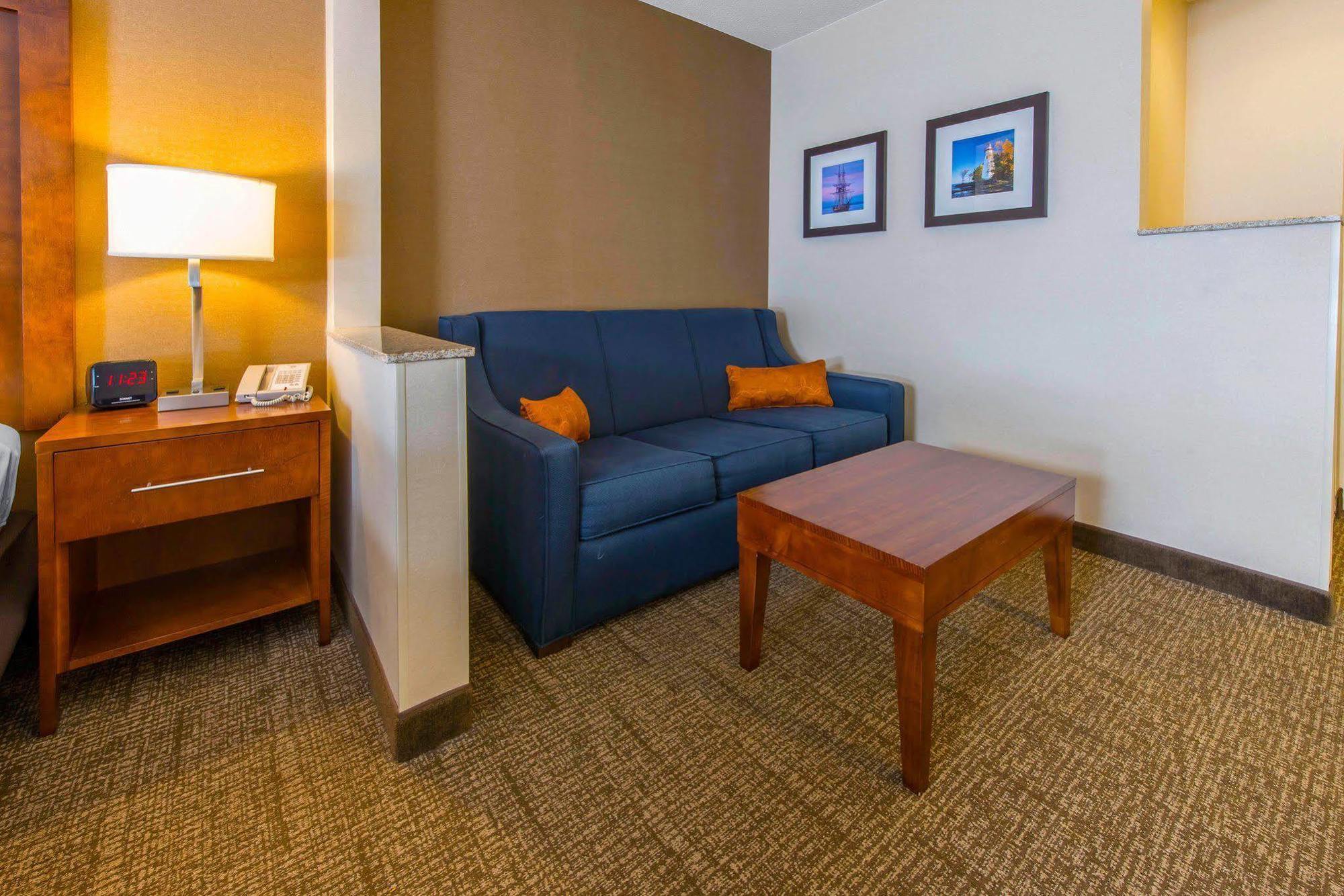 Comfort Inn&Suites Erie Kearsarge Extérieur photo